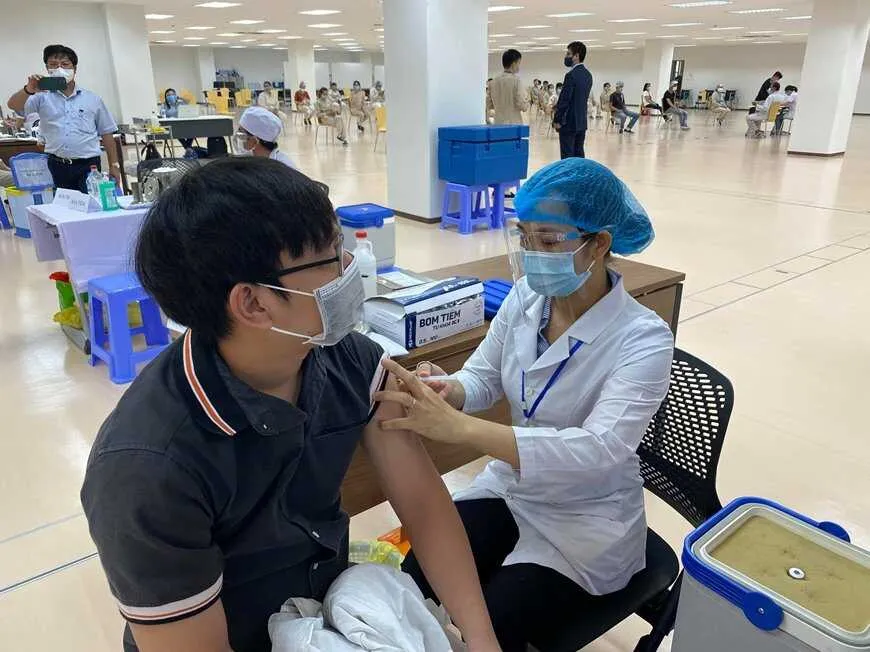 TP. HCM tổ chức tiêm vaccine Covid-19 mũi 4