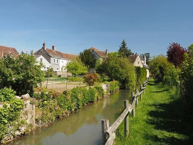 Du lịch Pháp khám phá làng Montrésor