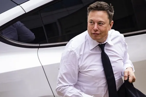 CEO Tesla tiếp tục bán cổ phiếu công ty
