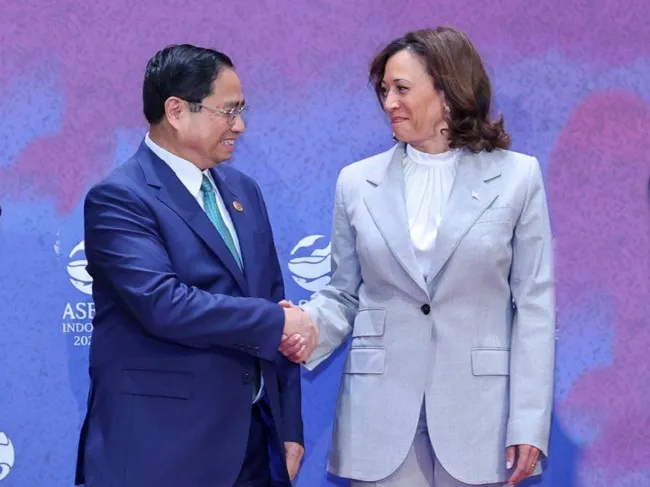 Thủ tướng Chính phủ Việt Nam hội ngộ Phó tổng thống Hoa Kỳ