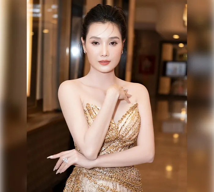 Nữ Hoàng Đại Sứ Việt Nam Toàn Cầu Julia Ngọc với phong cách mới