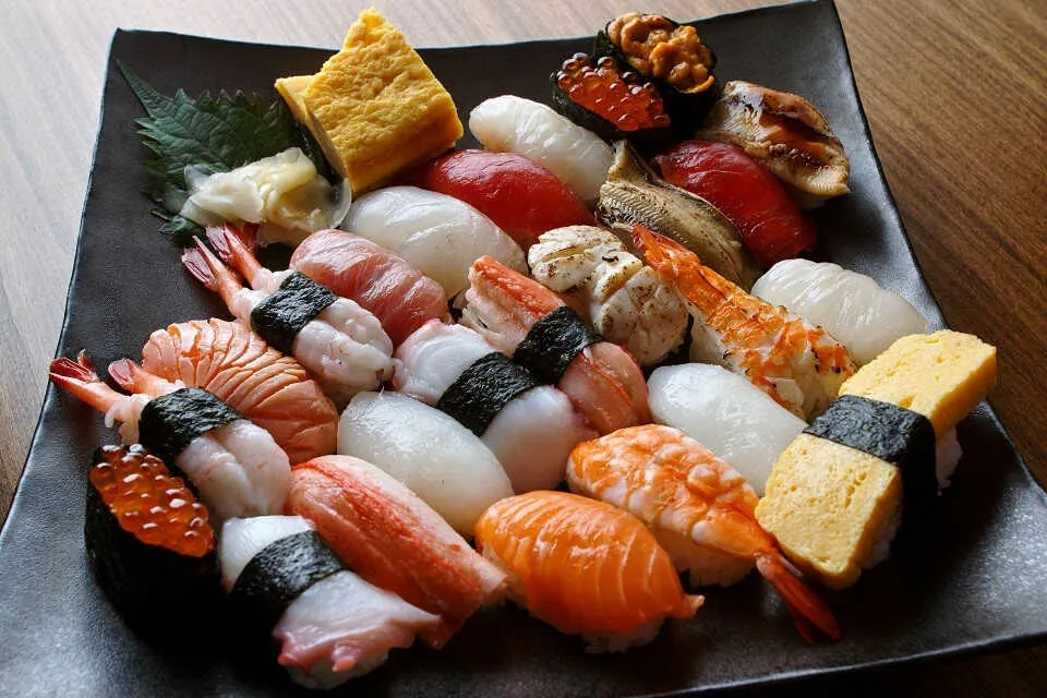 Sushi: Món ăn đậm đà hương vị mùa xuân Nhật Bản