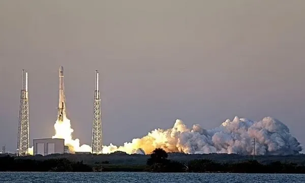 Tên lửa của SpaceX sắp đâm vào “vệ tinh tự nhiên”