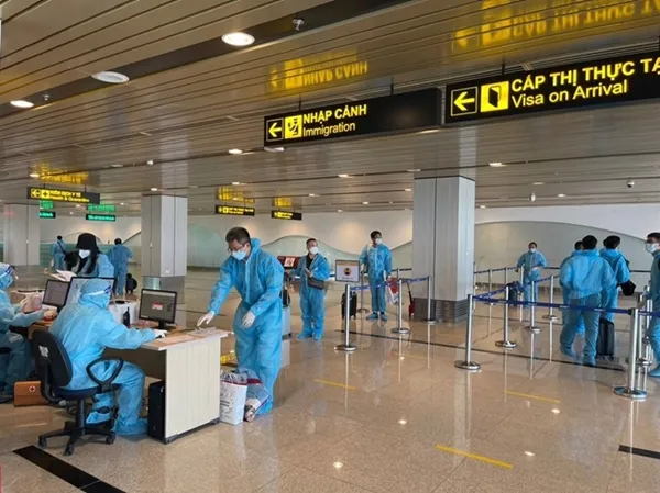 Việt Nam đón hai chuyến bay đầu tiên từ Mỹ, thí điểm “hộ chiếu vaccine