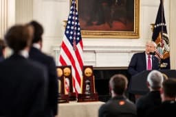 Trump nói sẽ “ghi nhớ” các công ty không yêu cầu hoàn thuế quan