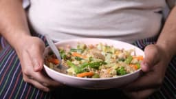 Cảnh báo nguy cơ tái phát bệnh mạn tính và béo phì sau Tết