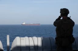 Hoa Kỳ bắt giữ tàu chở hàng Iran, Tehran đáp trả dữ dội