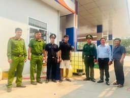 Việt Nam: Phát hiện hơn 1.200 lít dầu Diesel bị chuyển trái phép qua biên giới