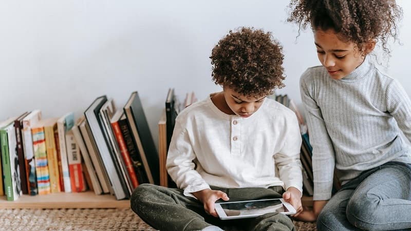 Châu Âu xem xét cấm hoàn toàn trẻ dưới 13 tuổi dùng mạng xã hội