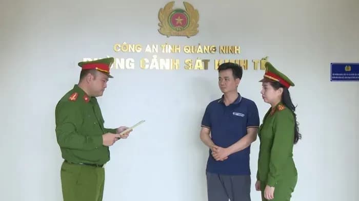 Bắt khẩn cấp đối tượng sản xuất gần 1.000 lít dấm giả bằng axit