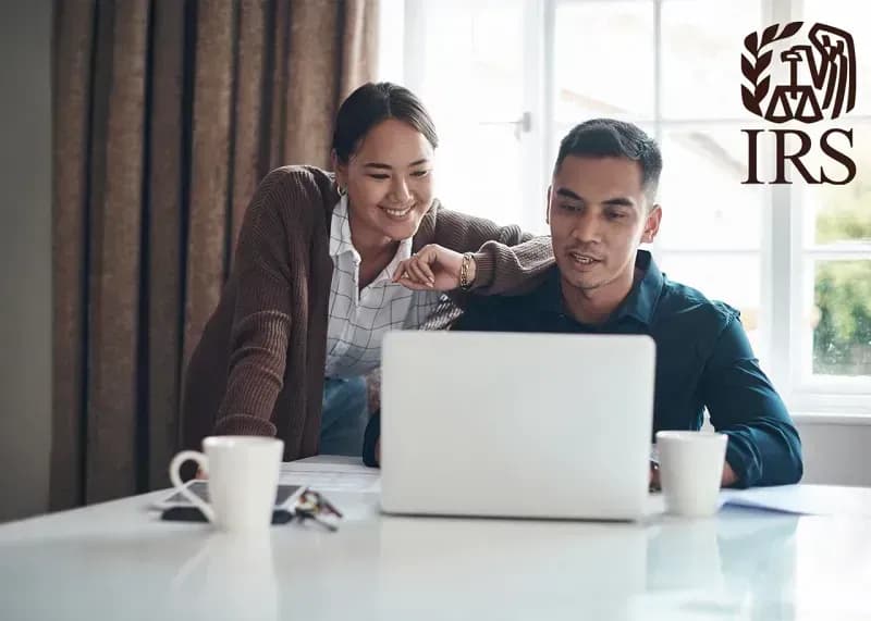 Hoàn thuế IRS năm 2026 tăng mạnh, người nộp thuế vẫn nên thận trọng
