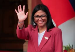 Hoa Kỳ gỡ bỏ lệnh trừng phạt Tổng thống lâm thời Venezuela