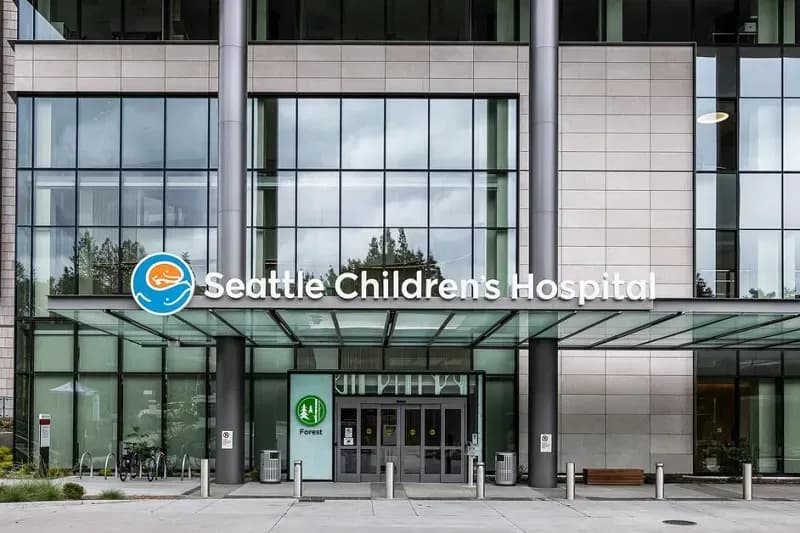 HHS điều tra Bệnh viện Nhi Seattle vì chăm sóc y tế cho trẻ em chuyển giới
