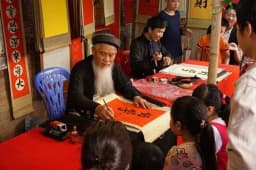 Asking for Calligraphy at Lunar New Year: A Timeless Vietnamese Cultural Tradition