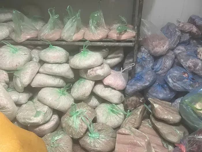 Việt Nam: Phát hiện hơn 1,2 tấn giò chả chứa hàn the 