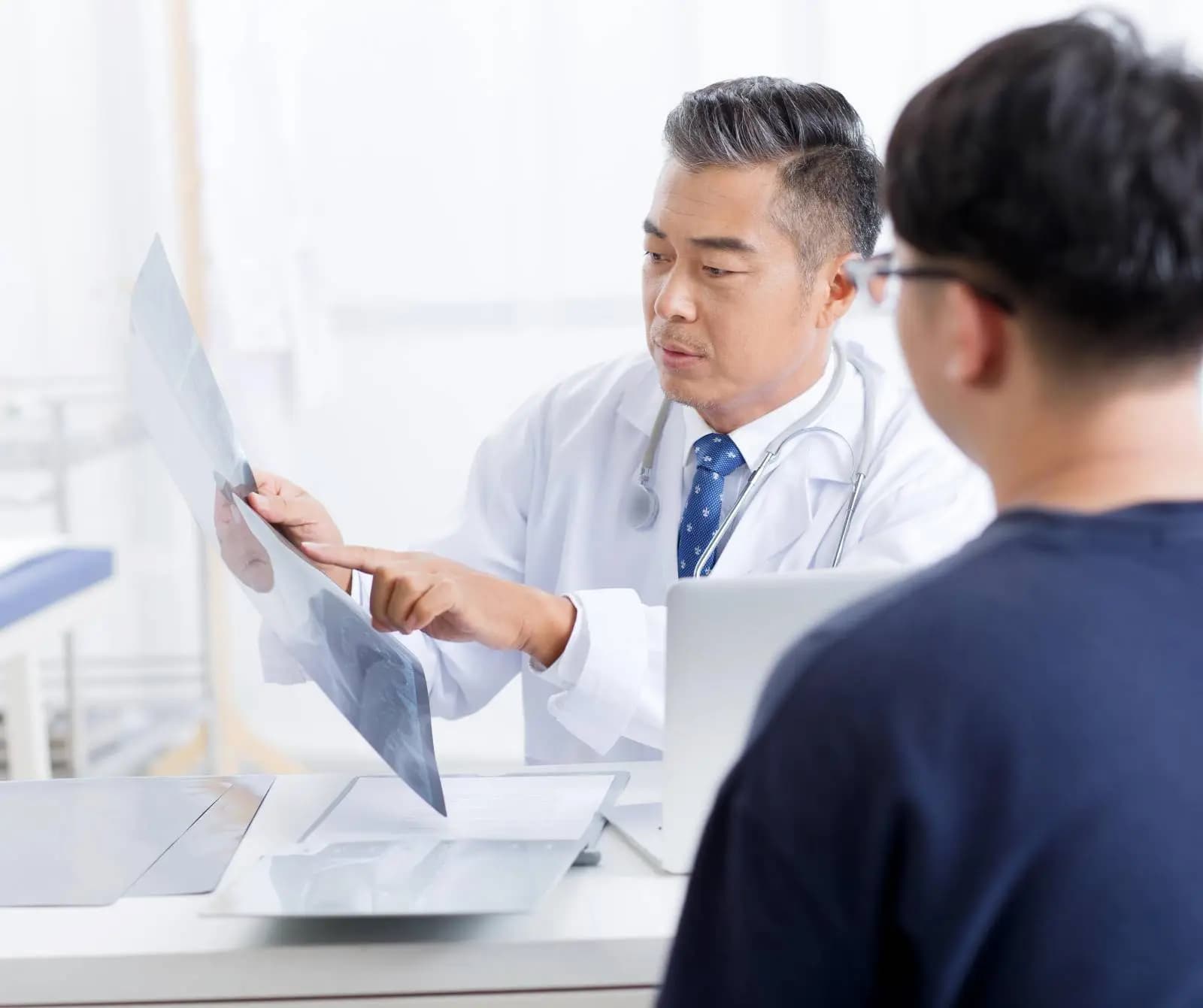 California dừng nhận người nhập cư không giấy tờ vào Medi-Cal