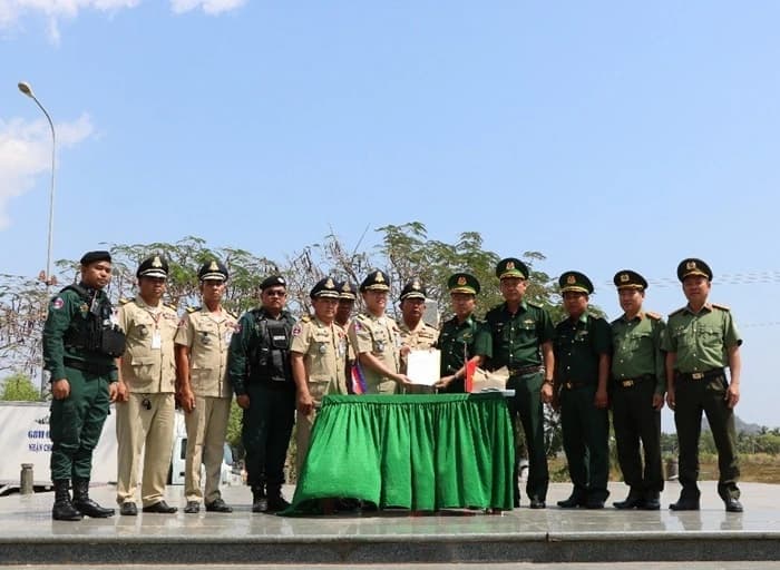 Tiếp nhận 78 công dân Việt Nam do Campuchia trao trả