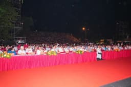 Chủ tịch Quốc hội tham dự khai hội mùa thu Côn Sơn