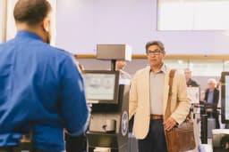 DHS: Nhân viên TSA có thể nhận lương sớm nhất từ ngày 30/3