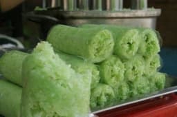 Bánh ống lá dứa: Thơm dịu lá dứa, ấm nồng khói bếp quê