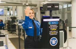 Trump dự định trả lương nhân viên TSA giữa lúc Chính phủ đóng cửa