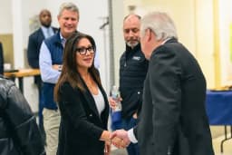 Thêm thành viên Nội các Hoa Kỳ từ chức giữa vòng vây cáo buộc