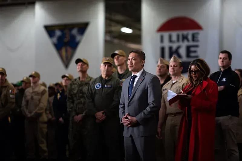 Bộ trưởng Hải quân Hoa Kỳ bất ngờ từ chức