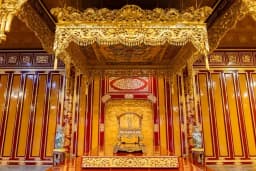 Ngai vua triều Nguyễn bị phá hoại tại Cố đô Huế: Cảnh báo an ninh di sản 2025