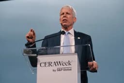 Hoa Kỳ: Giá xăng khó giảm xuống dưới 3 USD/gallon cho đến năm 2027?