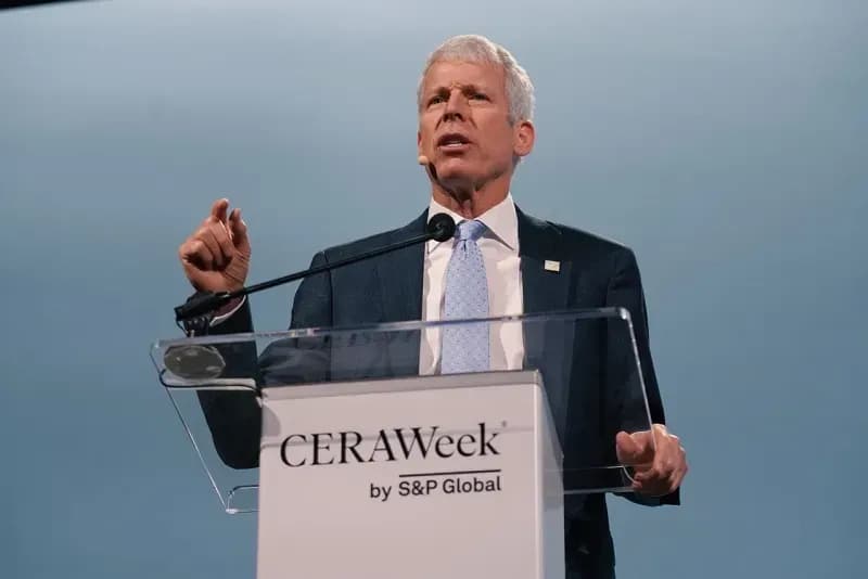 Hoa Kỳ: Giá xăng khó giảm xuống dưới 3 USD/gallon cho đến năm 2027?