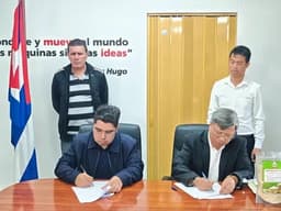 Bàn giao 250 tấn gạo do doanh nghiệp Việt Nam sản xuất tại Cuba