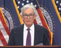 Chủ tịch Fed Jerome Powell tiếp tục ở lại cơ quan sau khi hết nhiệm kỳ