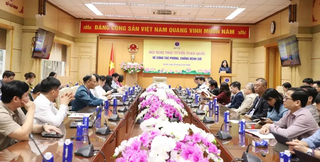Dịch sởi bùng phát mạnh, Bộ Y tế Việt Nam họp khẩn