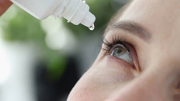 FDA đưa lời cảnh báo về thuốc nhỏ mắt bị nhiễm khuẩn