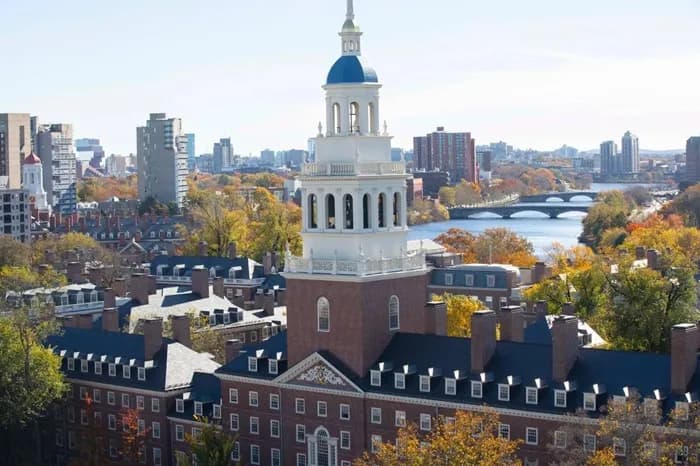 Oxford dẫn đầu bảng xếp hạng đại học tốt nhất thế giới năm 2026