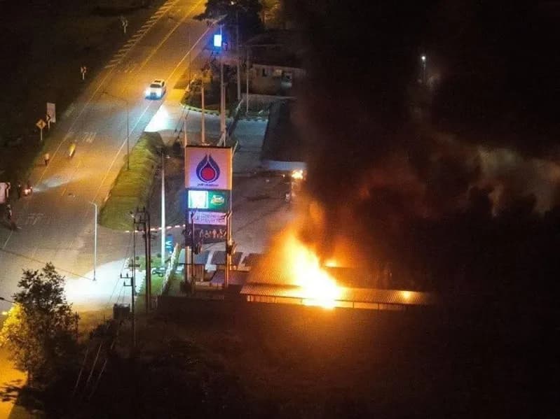 Thái Lan dậy sóng bởi vụ đánh bom đồng loạt 11 trạm xăng