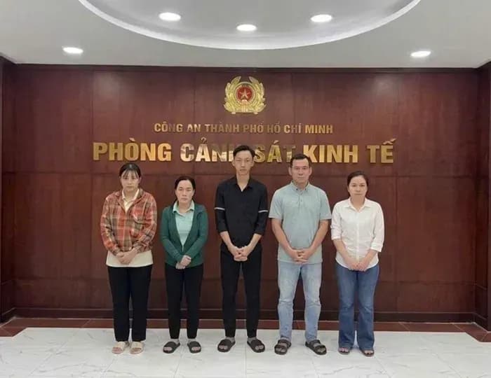 TP. HCM triệt phá đường dây làm kem trộn giả nhãn hiệu OLAY, Vaseline