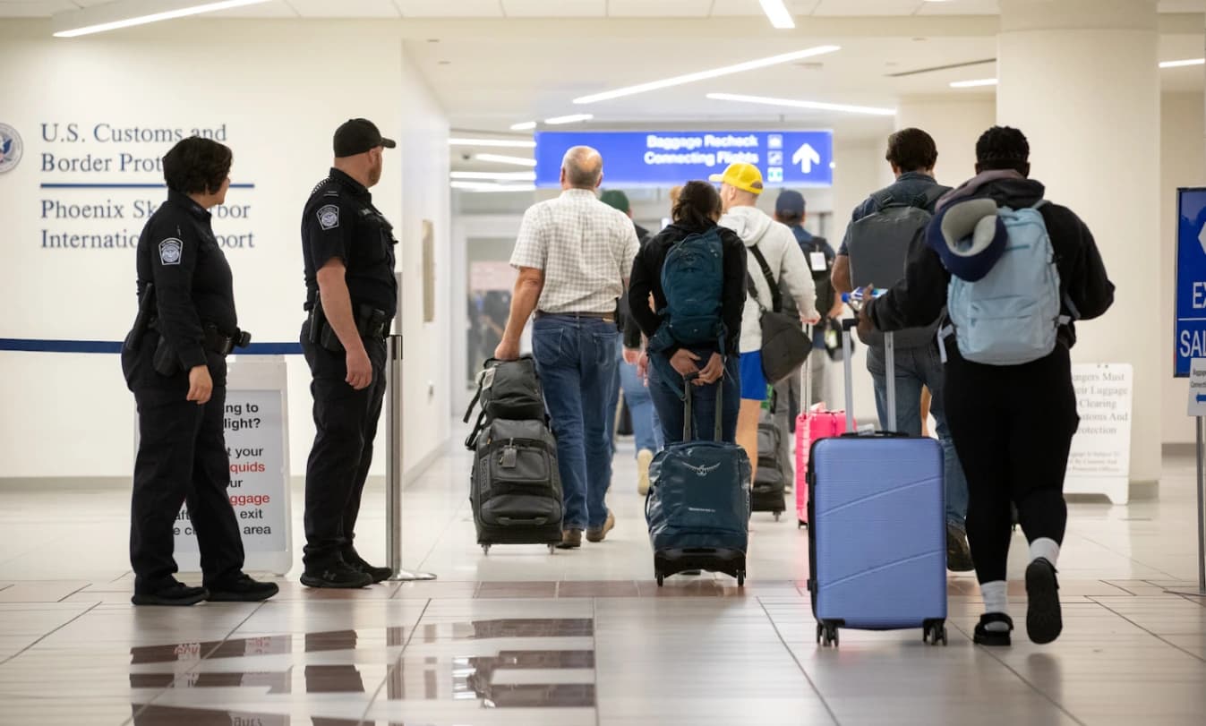 USCIS lập trung tâm sàng lọc hồ sơ di trú, thắt chặt quy trình xét duyệt