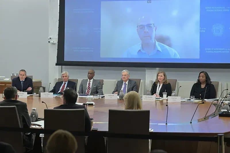 Fed hạ lãi suất lần thứ hai liên tiếp