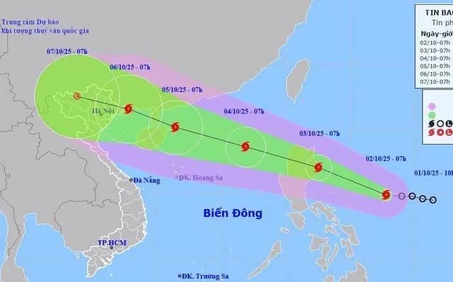 Việt Nam: Bão Matmo đi vào biển Đông, trở thành cơn bão số 11