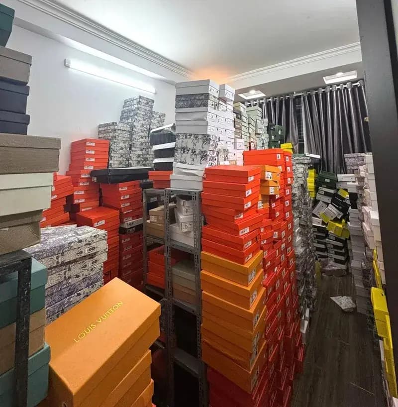 Việt Nam: Phát hiện gần 6.000 sản phẩm giày dép giả Hermes, Dior, Chanel
