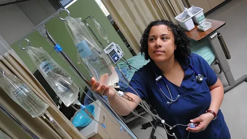 Hoa Kỳ: Kêu gọi đưa ngành điều dưỡng vào danh sách “bằng cấp chuyên môn”